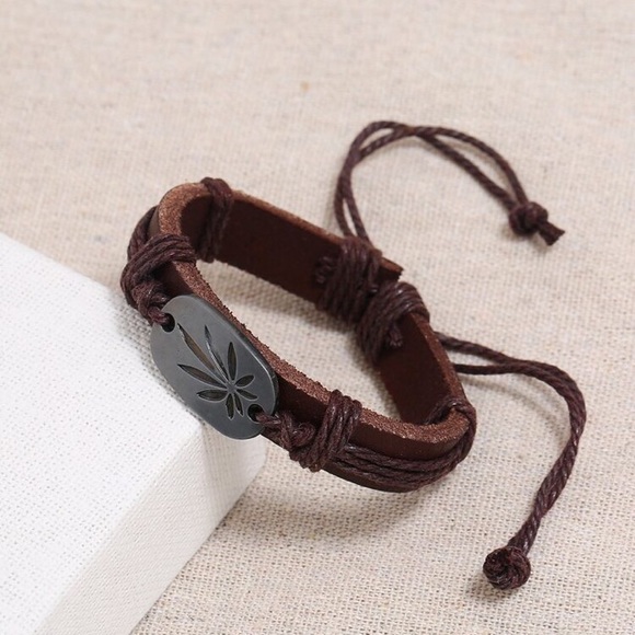👑maple leaf leather bracelet - Picture 6 of 7